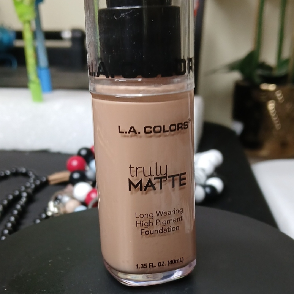 L.A. Colors Truly Matte Foundation - Warm Brown